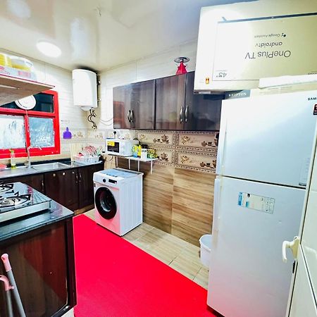 Апартаменти Moon Backpackers , Al Rigga , Partition For Couples And For Singles Дубай Екстер'єр фото