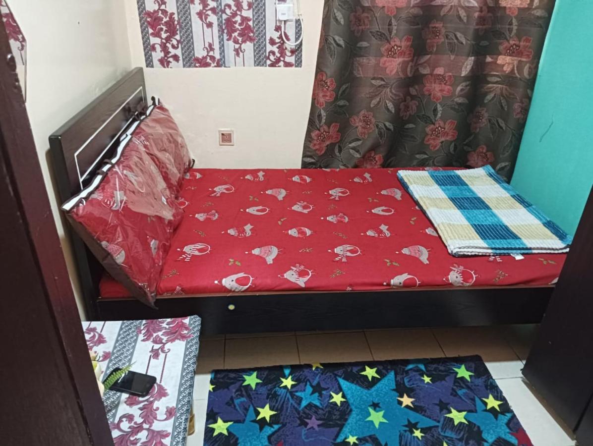 Апартаменти Moon Backpackers , Al Rigga , Partition For Couples And For Singles Дубай Екстер'єр фото
