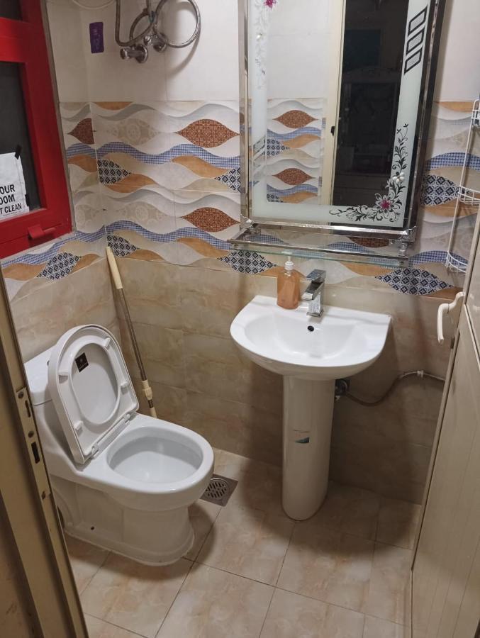 Апартаменти Moon Backpackers , Al Rigga , Partition For Couples And For Singles Дубай Екстер'єр фото