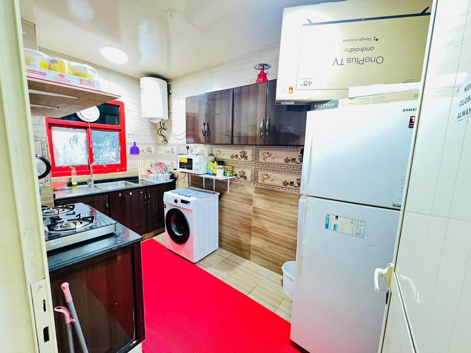 Апартаменти Moon Backpackers , Al Rigga , Partition For Couples And For Singles Дубай Екстер'єр фото