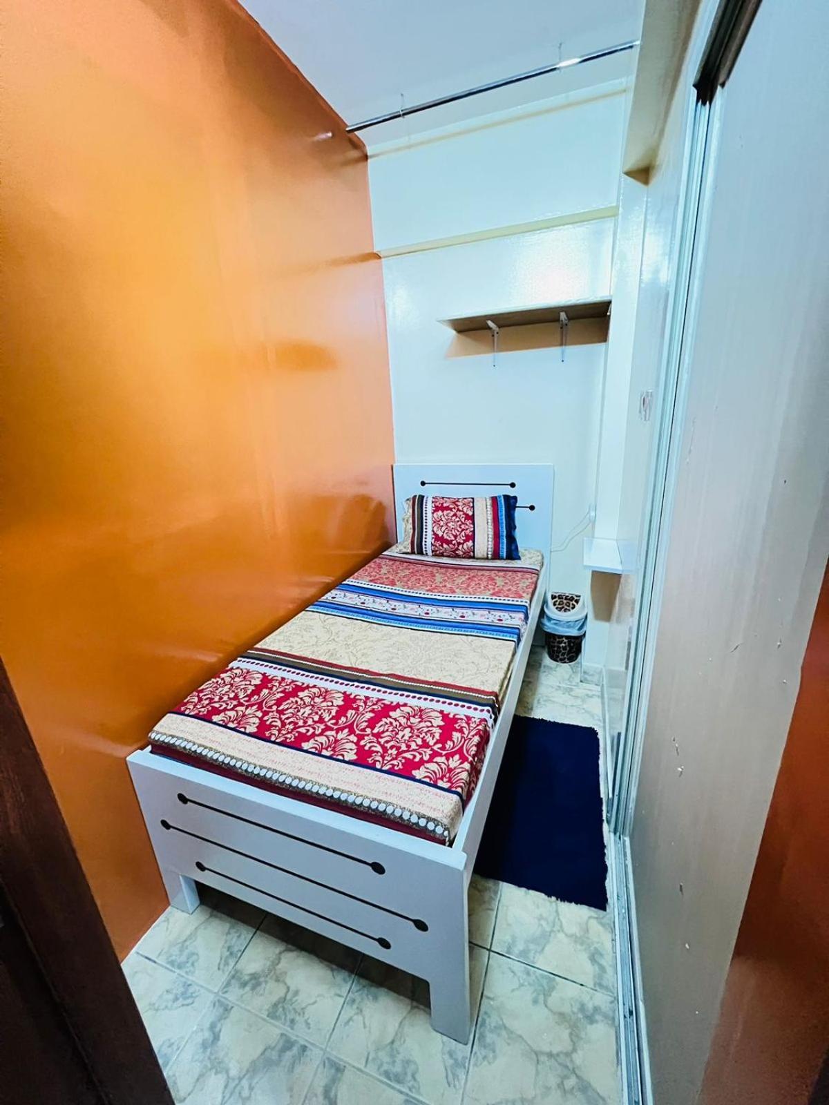 Апартаменти Moon Backpackers , Al Rigga , Partition For Couples And For Singles Дубай Екстер'єр фото
