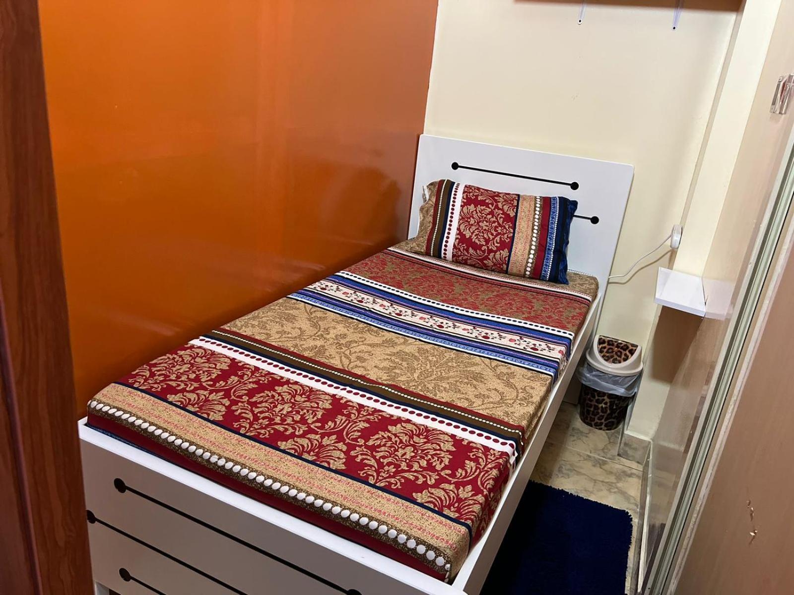Апартаменти Moon Backpackers , Al Rigga , Partition For Couples And For Singles Дубай Екстер'єр фото