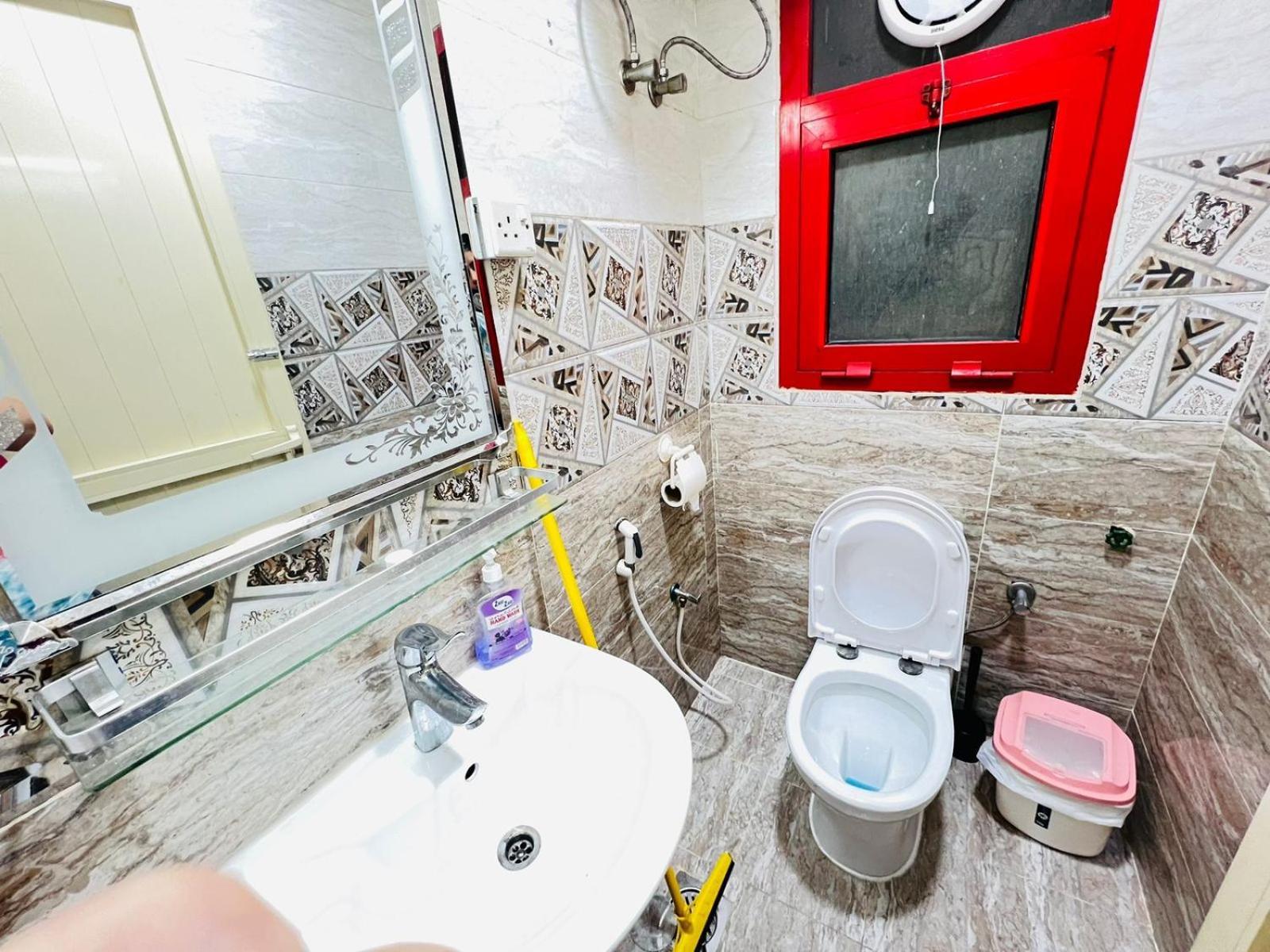 Апартаменти Moon Backpackers , Al Rigga , Partition For Couples And For Singles Дубай Екстер'єр фото