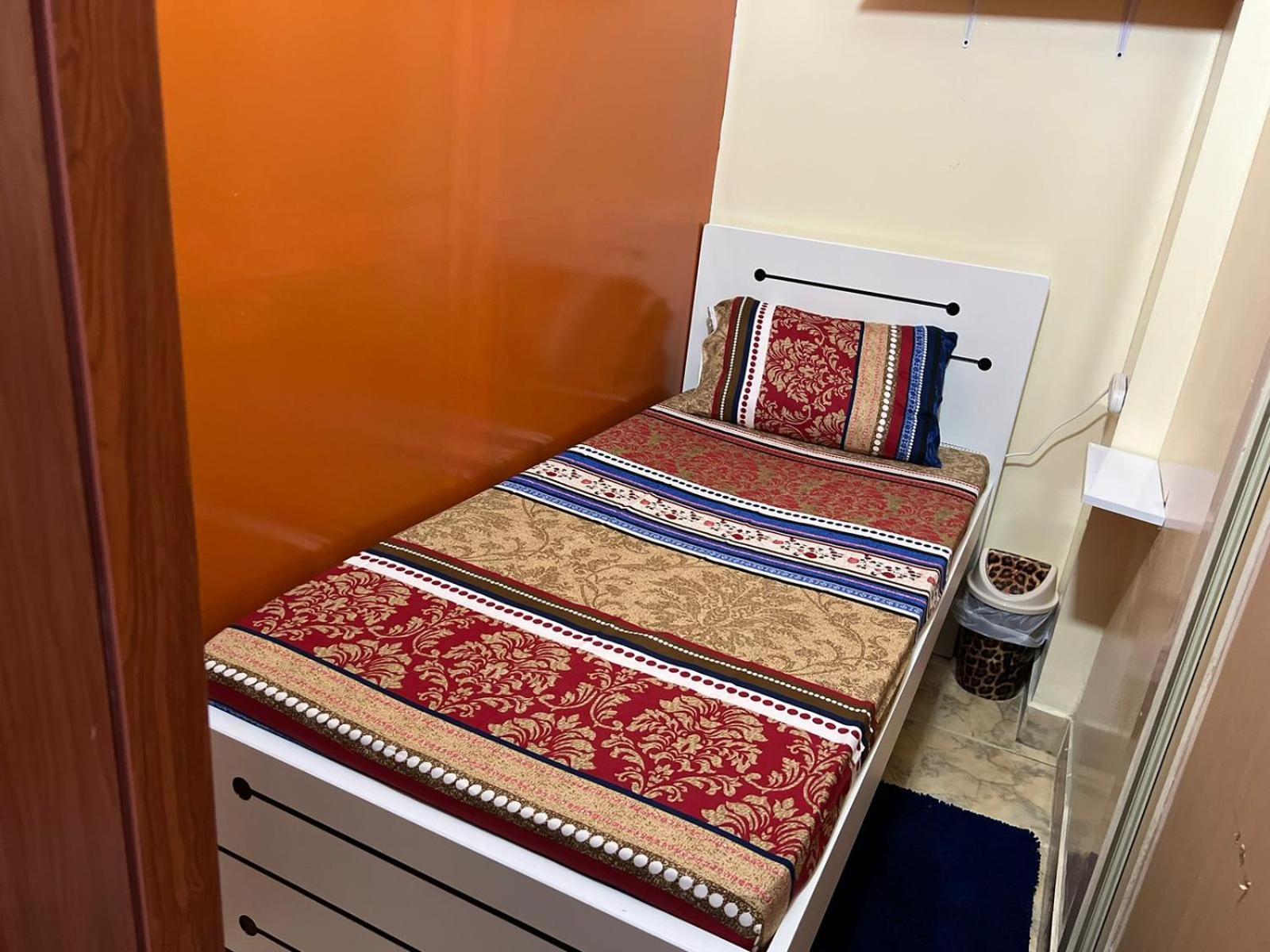 Апартаменти Moon Backpackers , Al Rigga , Partition For Couples And For Singles Дубай Екстер'єр фото